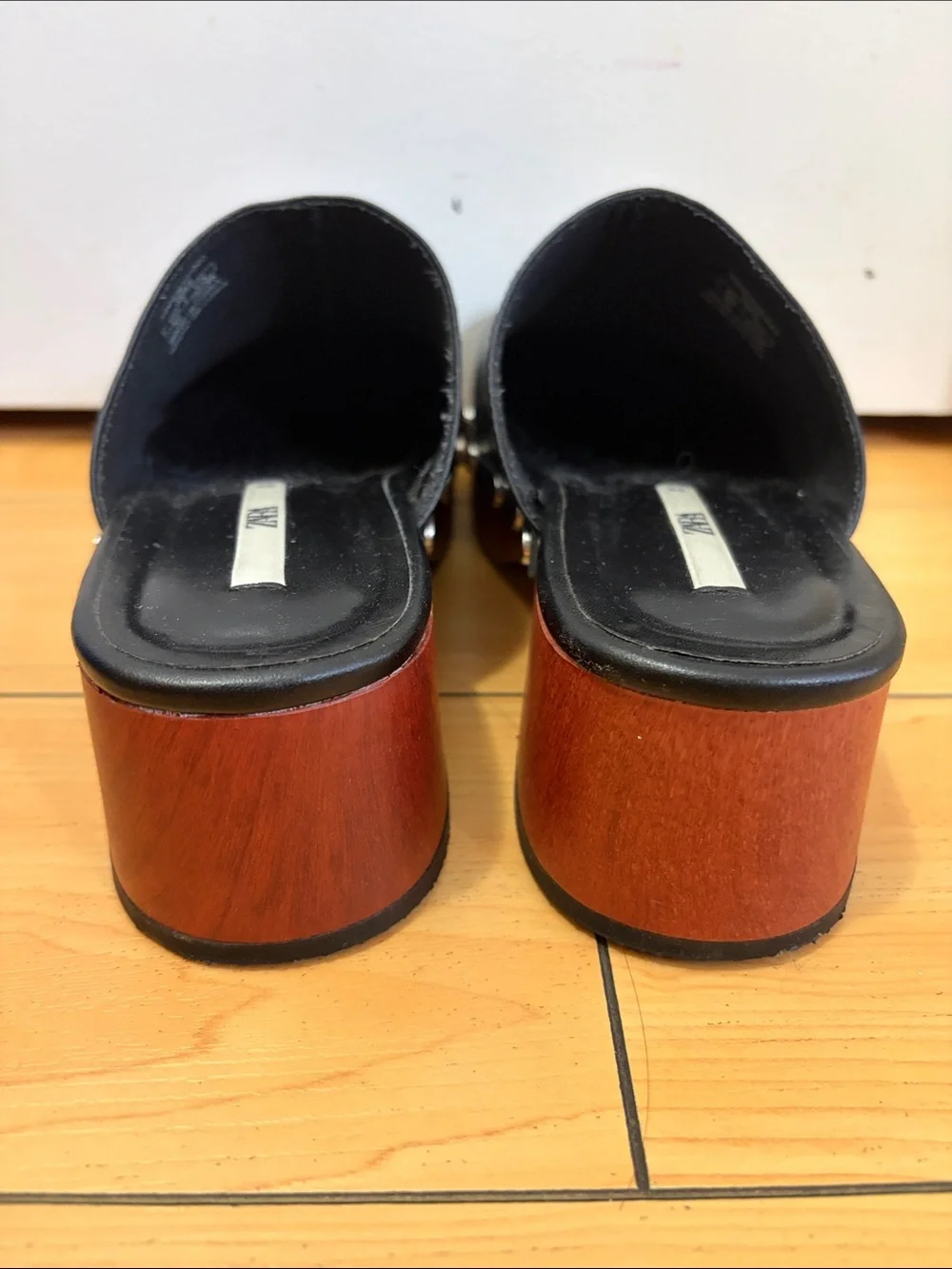 Studded clogs - Picture 4 of 4